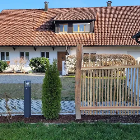Beck - Hochwertig Eingerichtet, In Laendlicher Lage Mit Grossem Garten 아파트 *